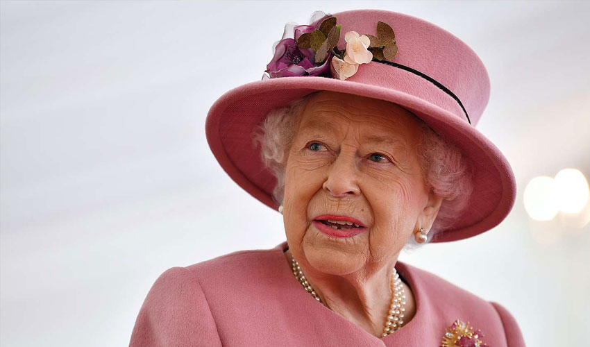  Queen Elizabeth II’s health battle behind palace walls exposed read more